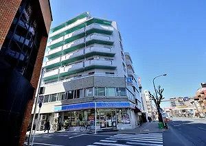 5.そのまま道なりに300ｍ程進むとローソンが見えてきます。