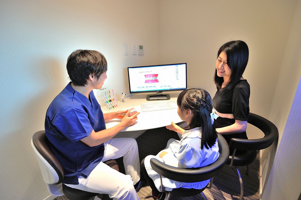 お子さまの矯正治療をご検討中の保護者の方へ